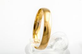 An early 20th century 22ct gold D-section wedding band. Hallmarks for Birmingham 1913, 3.