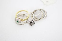 Five various silver and yellow metal rings