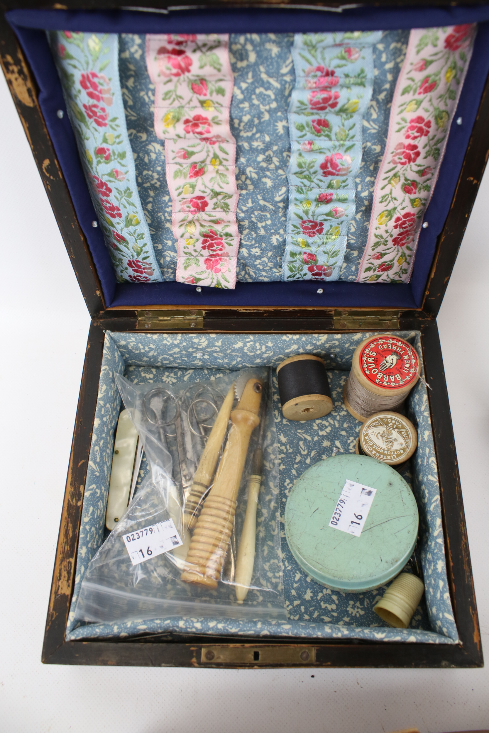 A collection of assorted vintage sewing related items. - Image 2 of 2