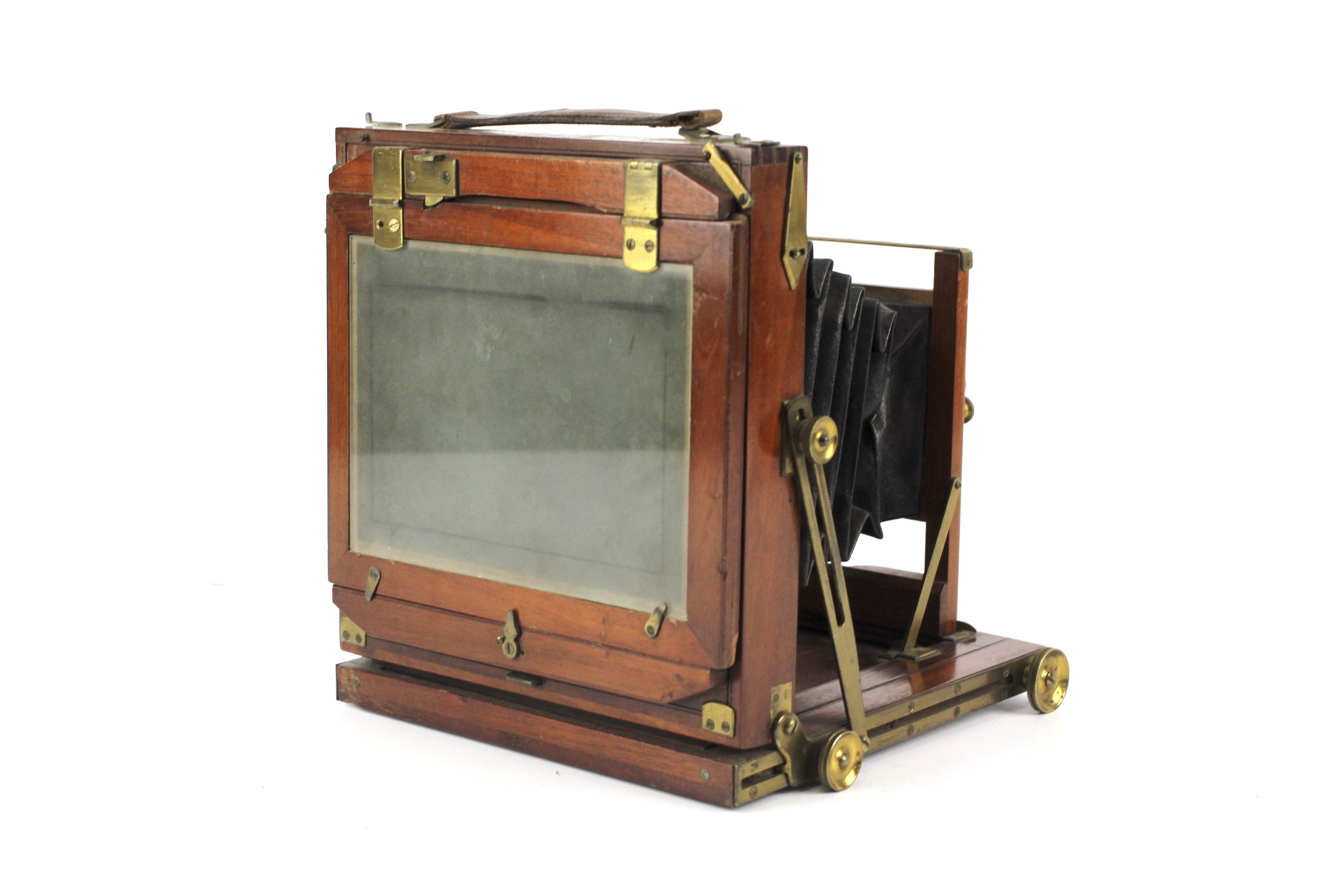 An unbranded mahogany and brass antique large format plate camera. - Image 3 of 4