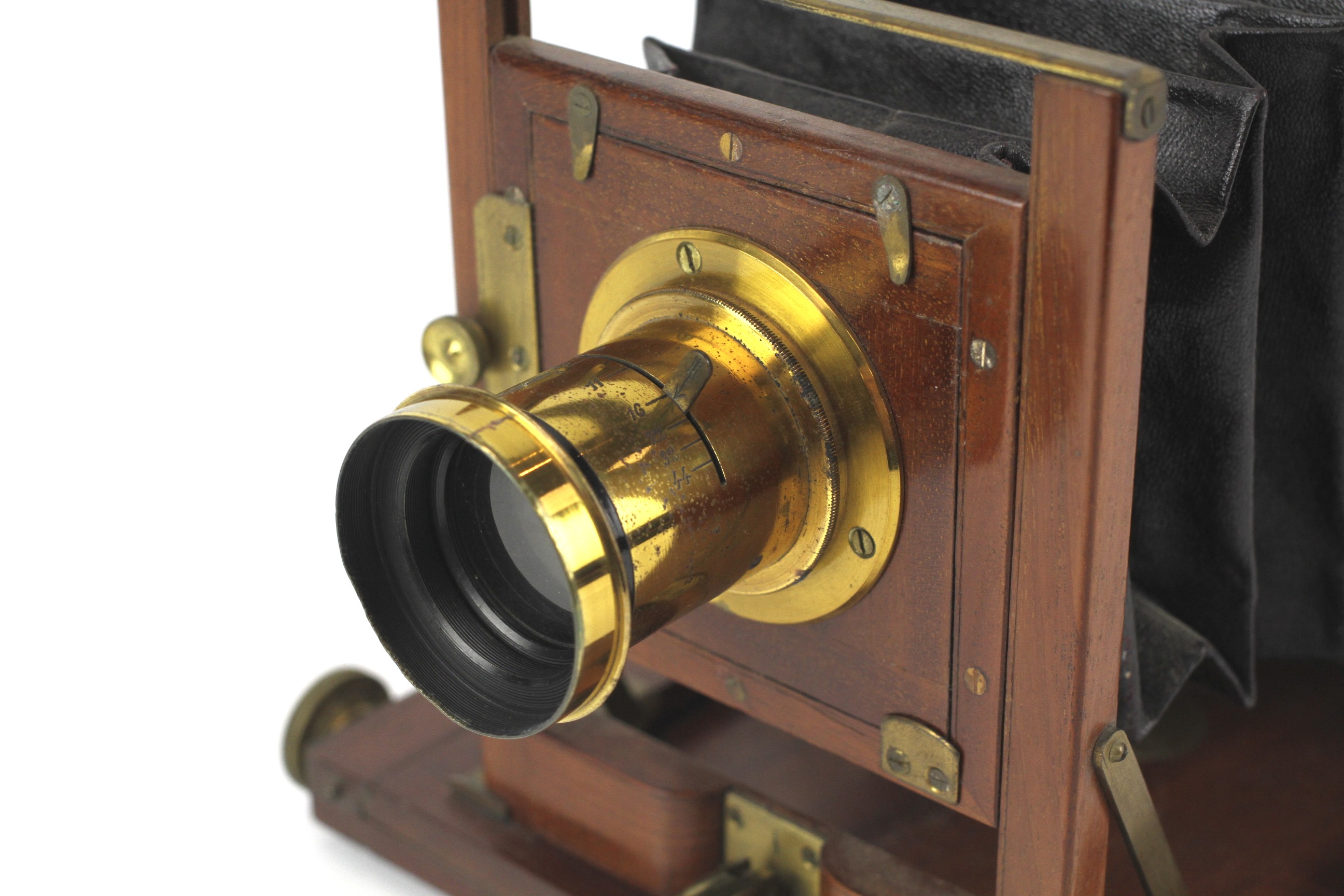 An unbranded mahogany and brass antique large format plate camera. - Image 4 of 4