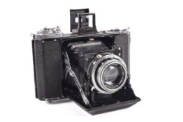 A Zeiss Ikon Super Ikonta 521/16 6x6 medium format folding camera. With a Carl Zeiss Jena 75mm f3.