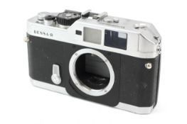 A Voigtlander Bessa R 35mm rangefinder camera body, silver. Serial Number 00117142.