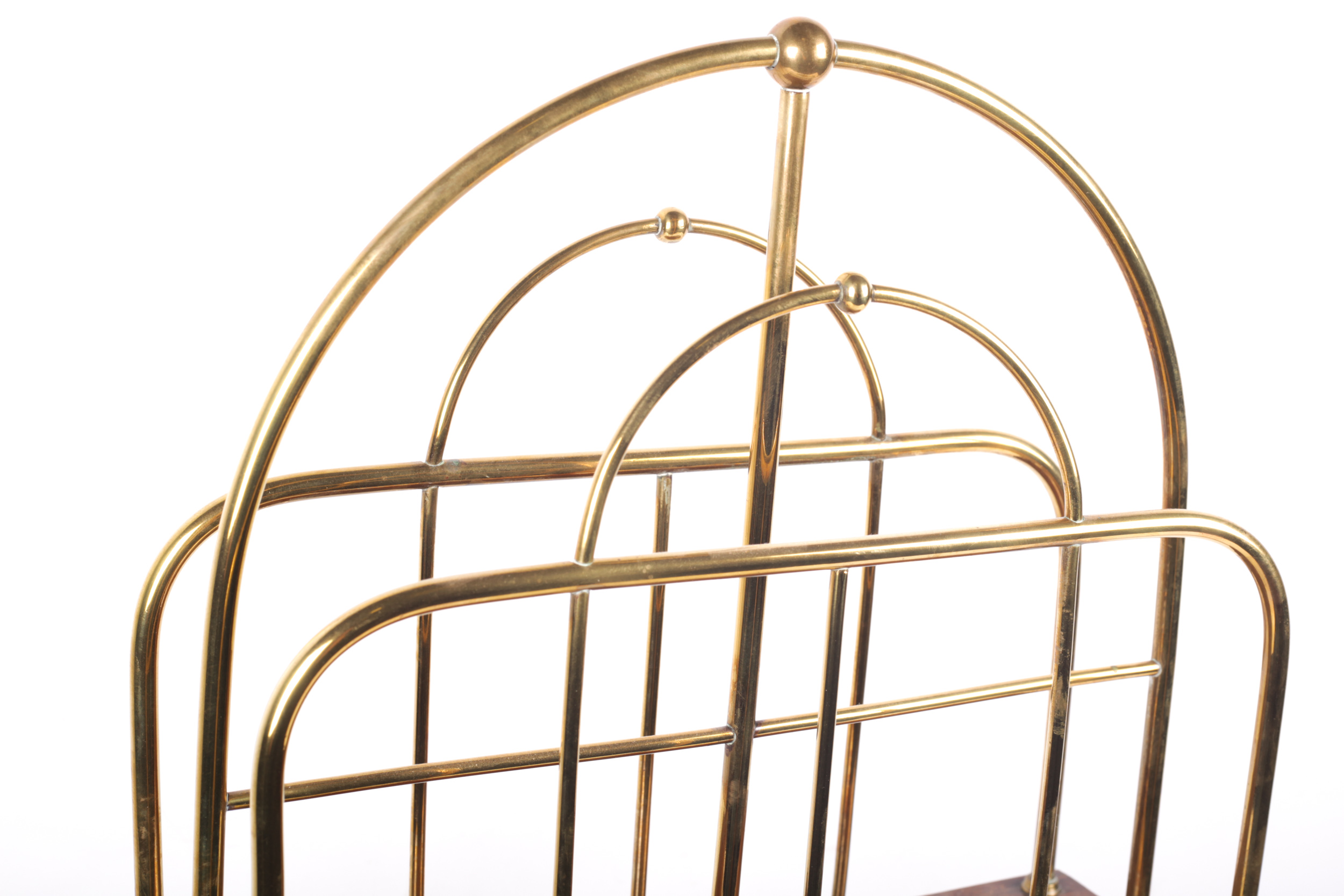 An Edwardian brass and oak tripod magazine rack. - Image 2 of 3