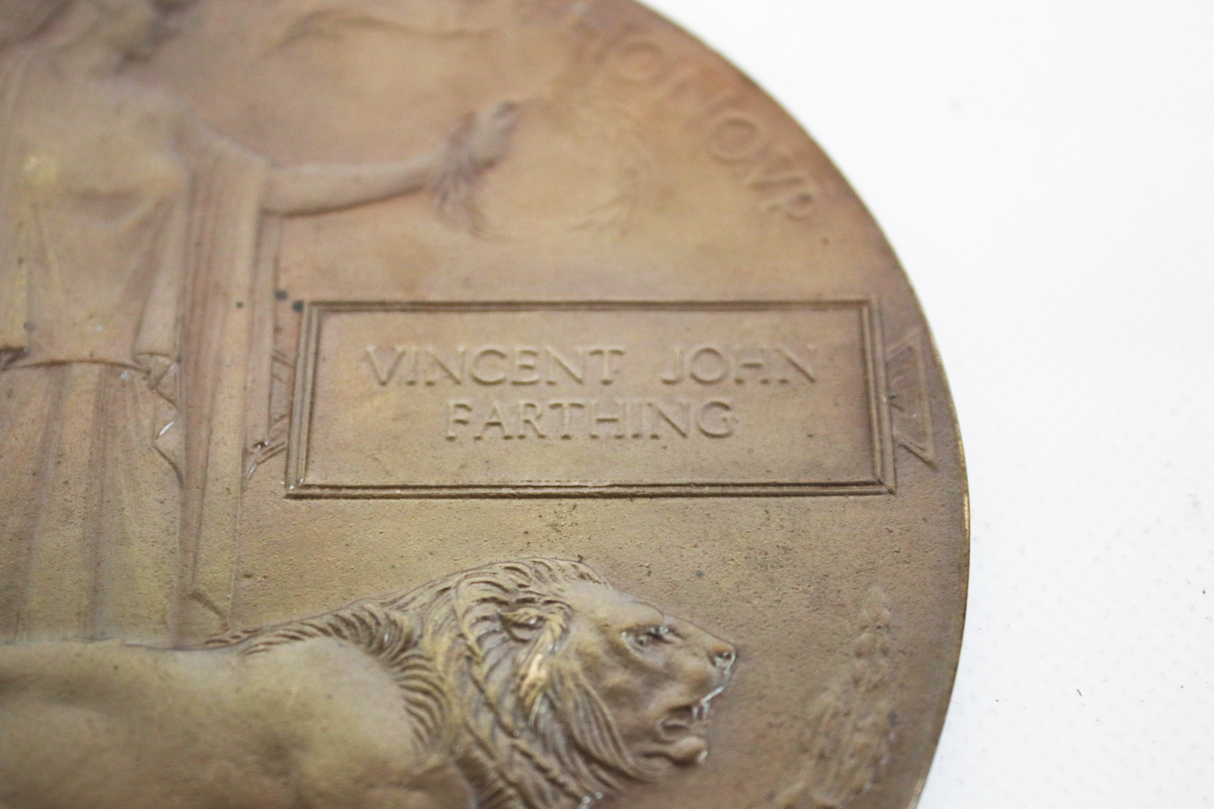 Military : A WWI bronze memorial/death plaque for Vincent John Harding, Somerset. - Image 3 of 3