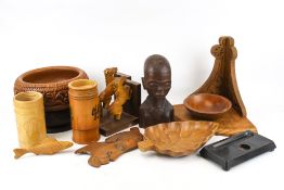 A collection of assorted vintage treen items. Including turned bowls, a corner shelf, etc. Max.