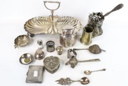 A collection of small silver and silverplated items.
