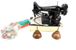 A Singer 99K electric sewing machine and accessories.