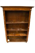 An early 20th century oak freestanding bookcase. With three adjustable wooden shelves.