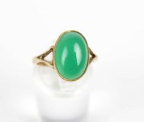 A vintage 9ct gold and oval cabochon green chalcedony/chrysoprase single stone ring.