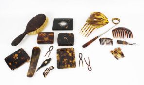 A collection of assorted vintage tortoiseshell and other items.