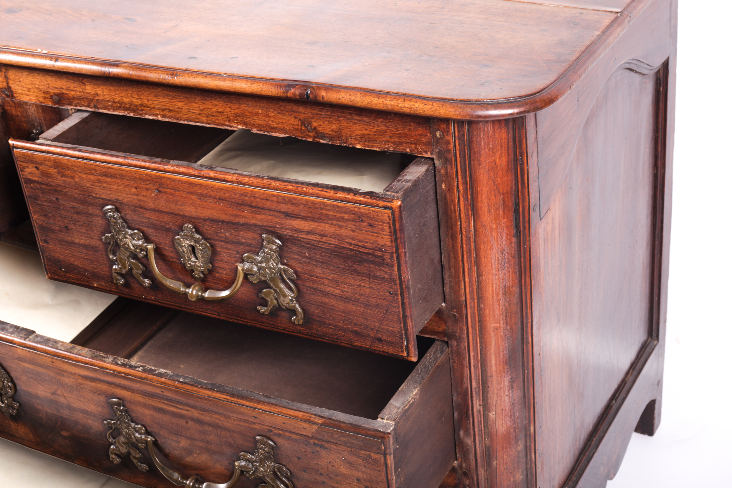 A 17th/18th century Continental walnut chest of drawers. - Image 3 of 5