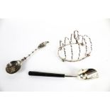 A silver toast rack and two spoons.