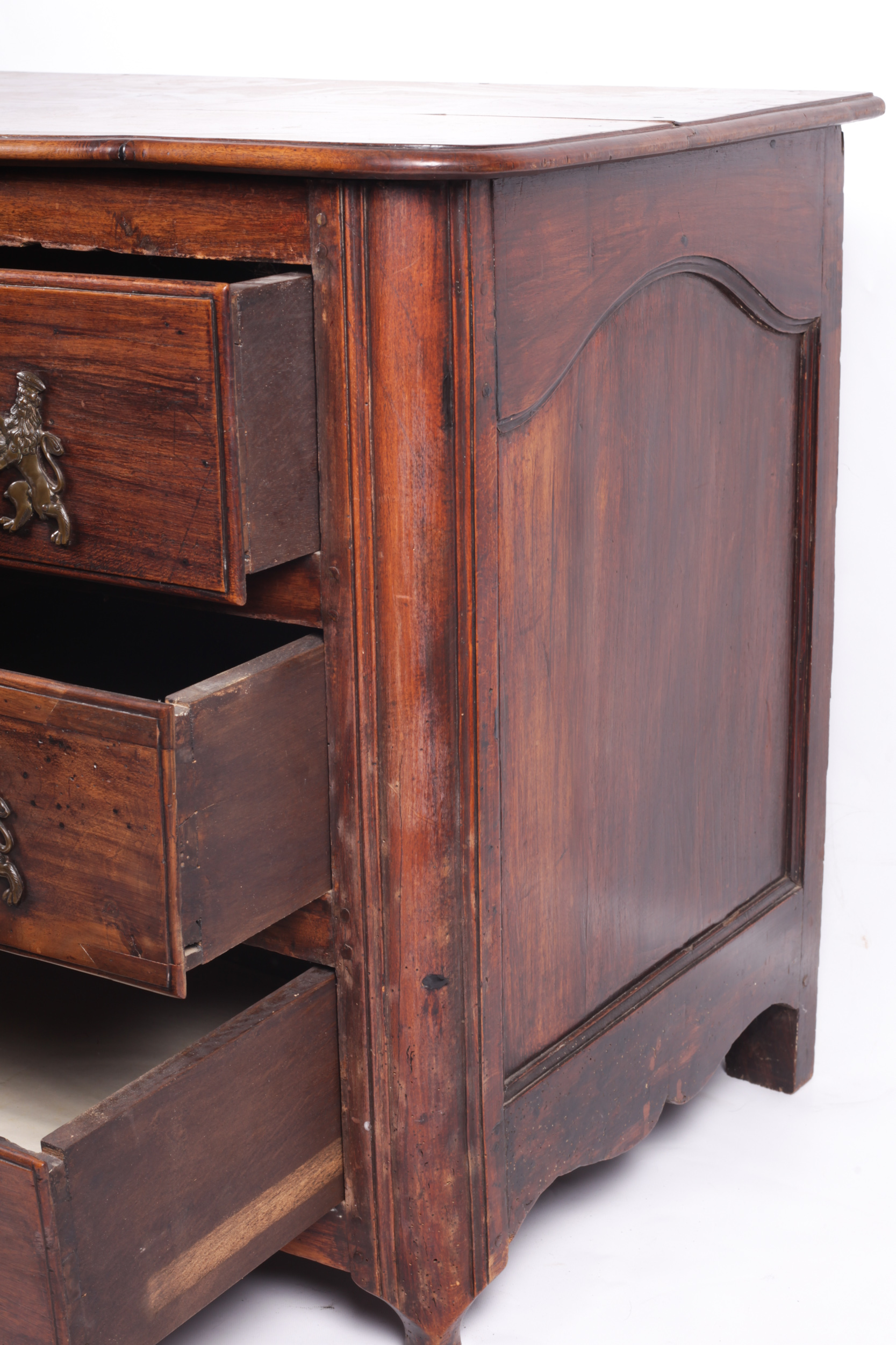 A 17th/18th century Continental walnut chest of drawers. - Image 5 of 5