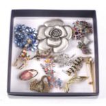 A collection of assorted brooch pins. Including diamonte flower and animal examples, etc.