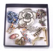 A collection of assorted brooch pins. Including diamonte flower and animal examples, etc.
