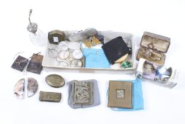 An assortment of small vintage collectables.