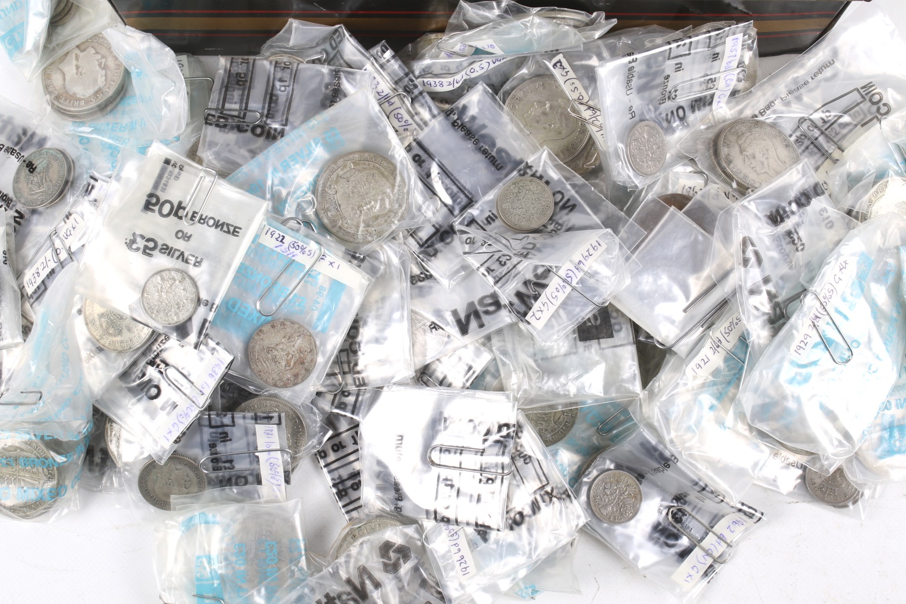 A large quantity of silver coins. Approximately 4.5kg, mainly pre 47, some nickel coins, etc. - Image 3 of 3
