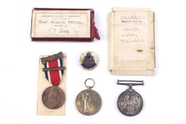 A pair of WWI War and Victory medals. Awarded to 'L.Z.6553 C.N.Todd. Tel R.N.V.