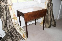 A Georgian mahogany Pembroke table, 72cm H, 72cm W, 87cm D, with single drawer,