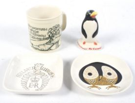 Four pieces of mid-century ceramics. Comprising a Carlton Ware Guinness penguin, H9.