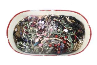 An assortment of costume jewellery. Including brooches, necklaces, imitation pearls, etc.