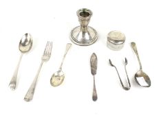 A collection of small silver and flatware.