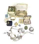A collection of miscellaneous costume jewellery.