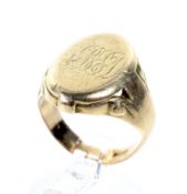 An early/mid 20th century gold oval signet ring.