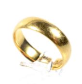 An early 20th century 22ct gold D-section wedding band. Hallmarks for Birmingham 1917, 4.