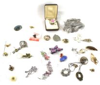 A collection of approximately 20 costume jewellery brooches mostly of flora and fauna.