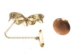 An early/mid-20th century floral engraved gold ribbon-tied 'bow' fob.
