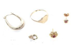 A 9ct gold signet ring and other gold items.