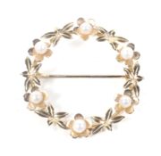 A vintage Scottish 9ct gold and pearl brooch.