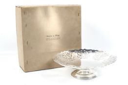 A Mappin and Webb silver-plated pedestal cake stand.