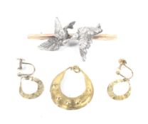 A twin-bird bar brooch, a pair of yellow metal abstract hoop earrings and a matching pendant.