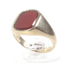 A vintage 9ct gold and carnelian oblong signet ring. The plain carnelian approx. 12mm x 9.