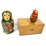 A sewing work box and two Russian dolls. Max. H22.