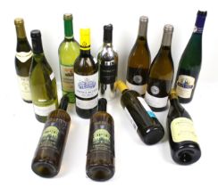 Twelve bottles of white wine. Including Catarratto Pinot Grigio, Gavi del Comune di Gavi, etc.