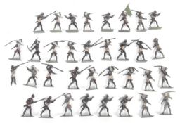 A collection of early 20th century lead painted model soldiers.