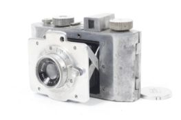 A Gallus Derlux 127 strut-folding viewfinder camera. With a Gallus Paris 50mm f3.5 Gallix lens.