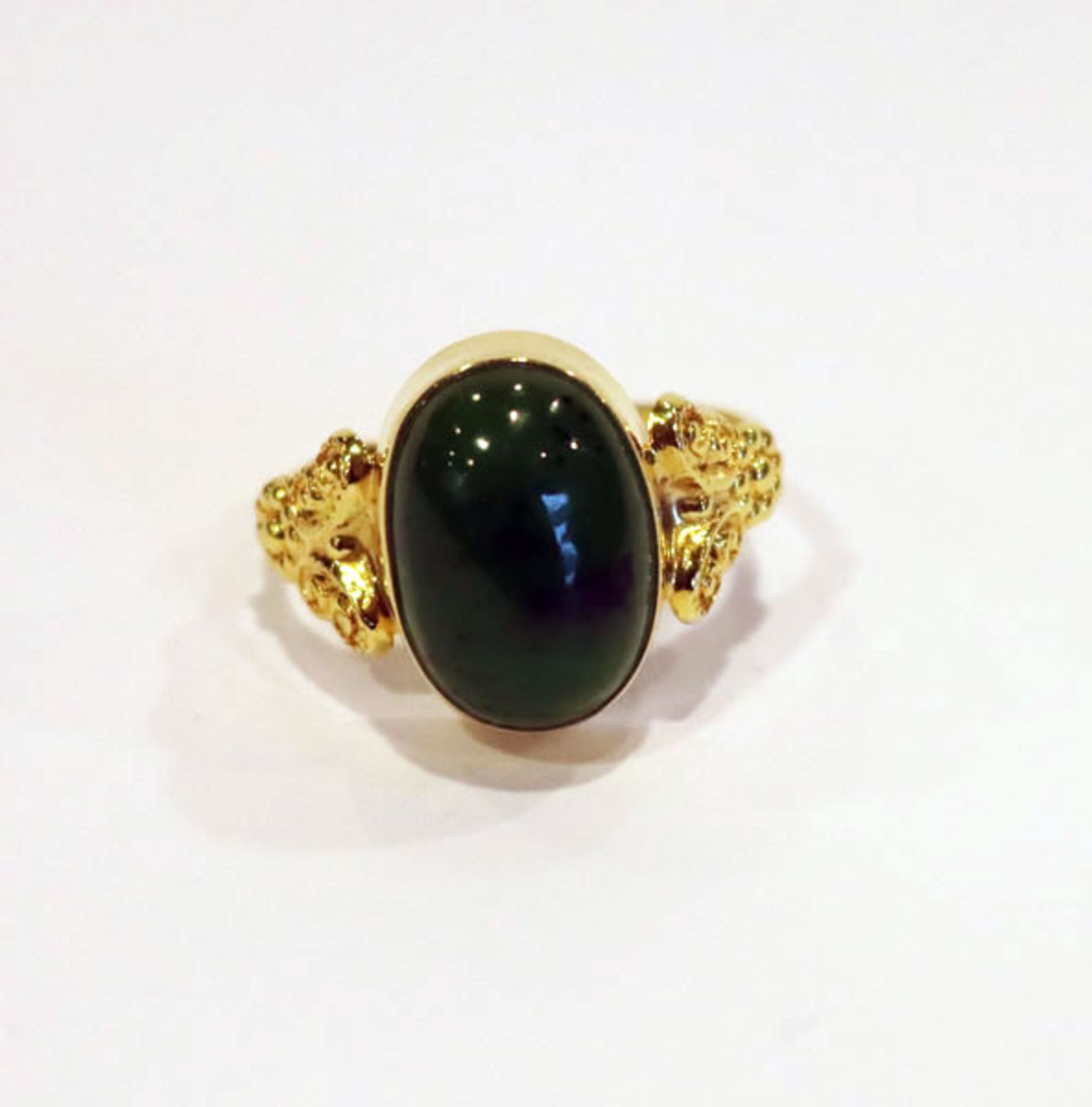 8 k Gelbgold Ring mit Jade, 3,2 gr., Gr. 57