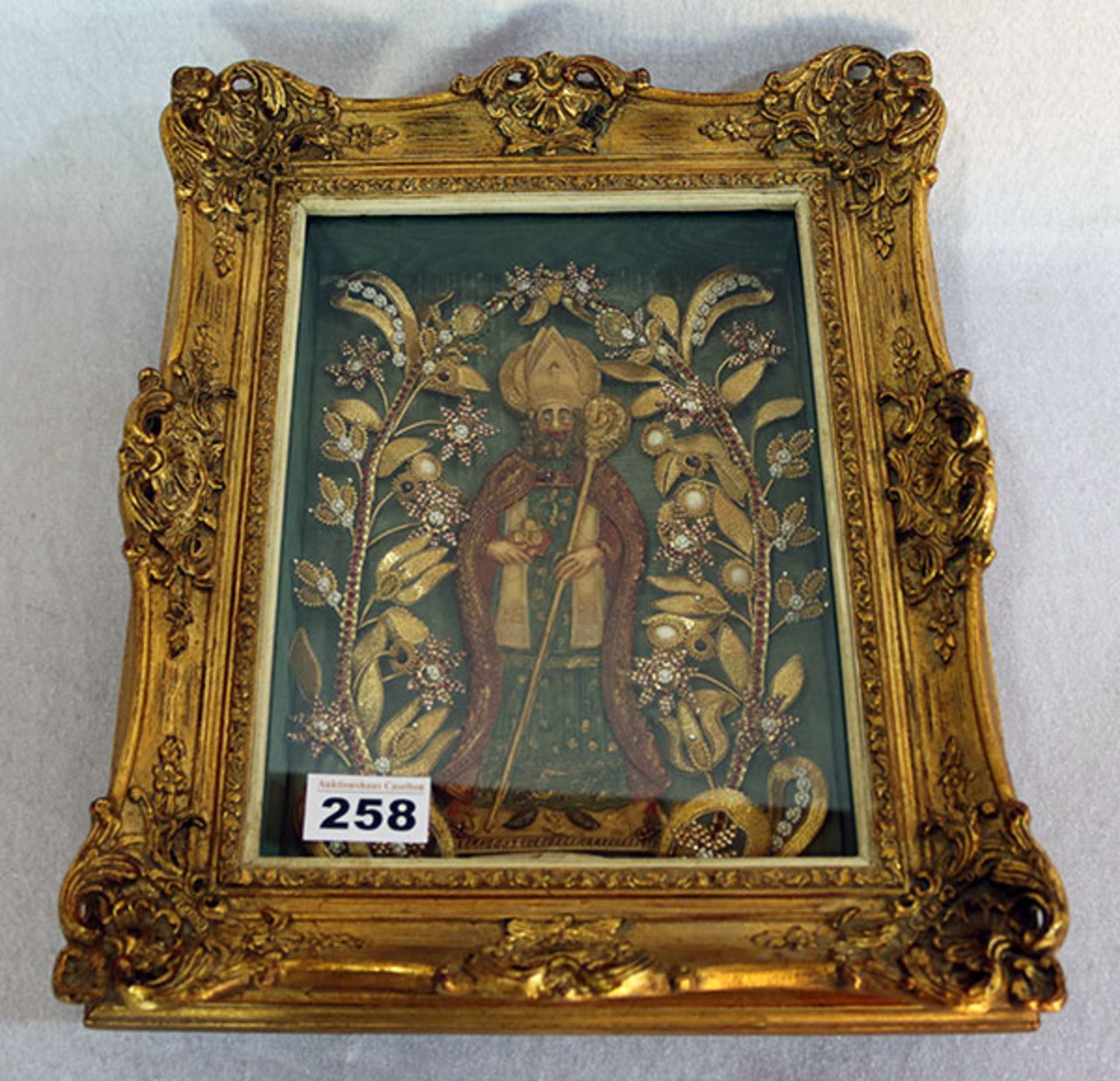 Klosterarbeit mit Wachsrelief 'St. Nikolaus', mit feiner, floraler Goldverzierung, unter Glas