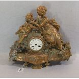 Französische Kaminuhr mit figürlicher Darstellung, Pendel, Schlüssel fehlt, Ende 19. Jahrhundert,