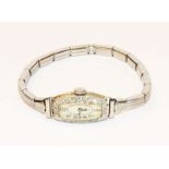 Platin Damen-Armbanduhr mit Diamanten, um 1920/30, Stahlarmband, L 15 cm, Tragespuren, Funktion