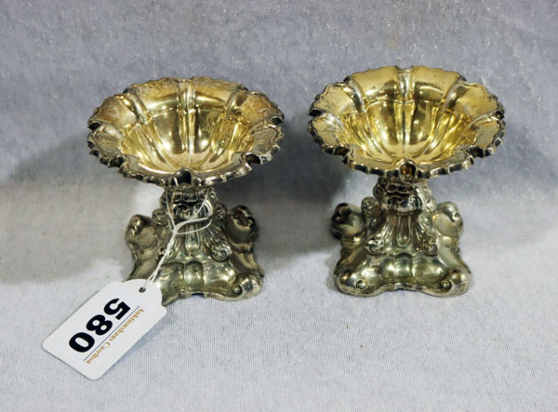 Paar Silber Salzgefäße, Silber mit Restvergoldung, Reliefdekor, 19. Jahrhundert, 79 gr.,