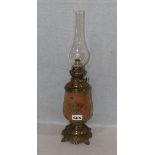 Petroleumlampe, Messing/Keramik mit Blumendekor und Glaszylinder, H 48 cm, Gebrauchsspuren