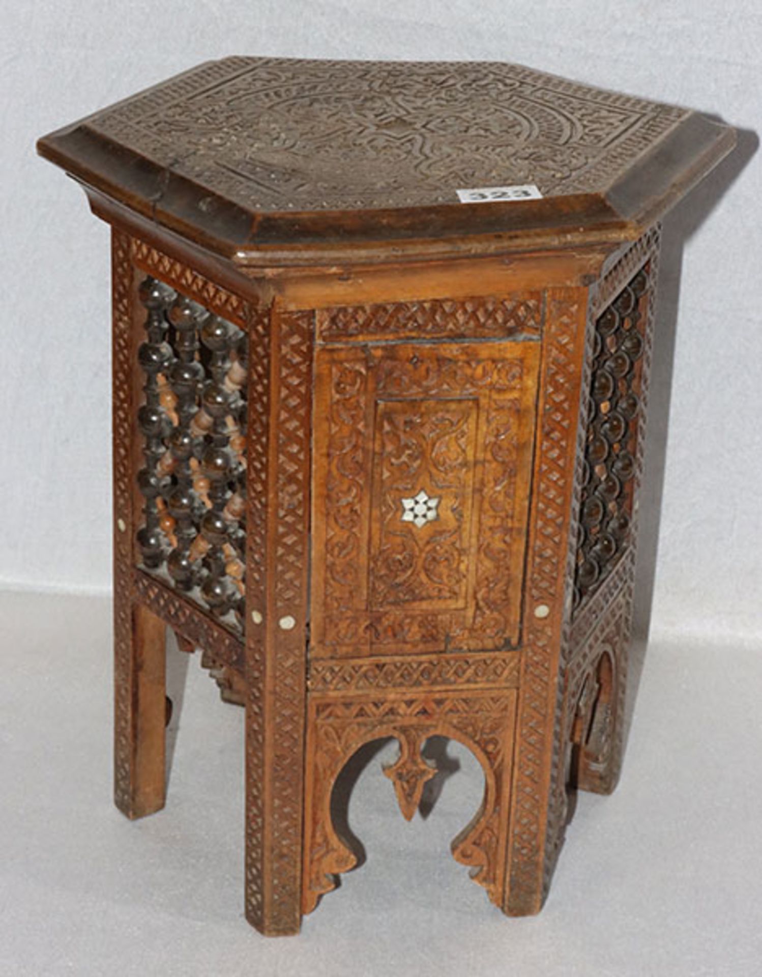 Arabischer Hocker, 6-eckig, Holz beschnitzt, H 42 cm, D 36 cm, Alters- und Gebrauchsspuren, teils