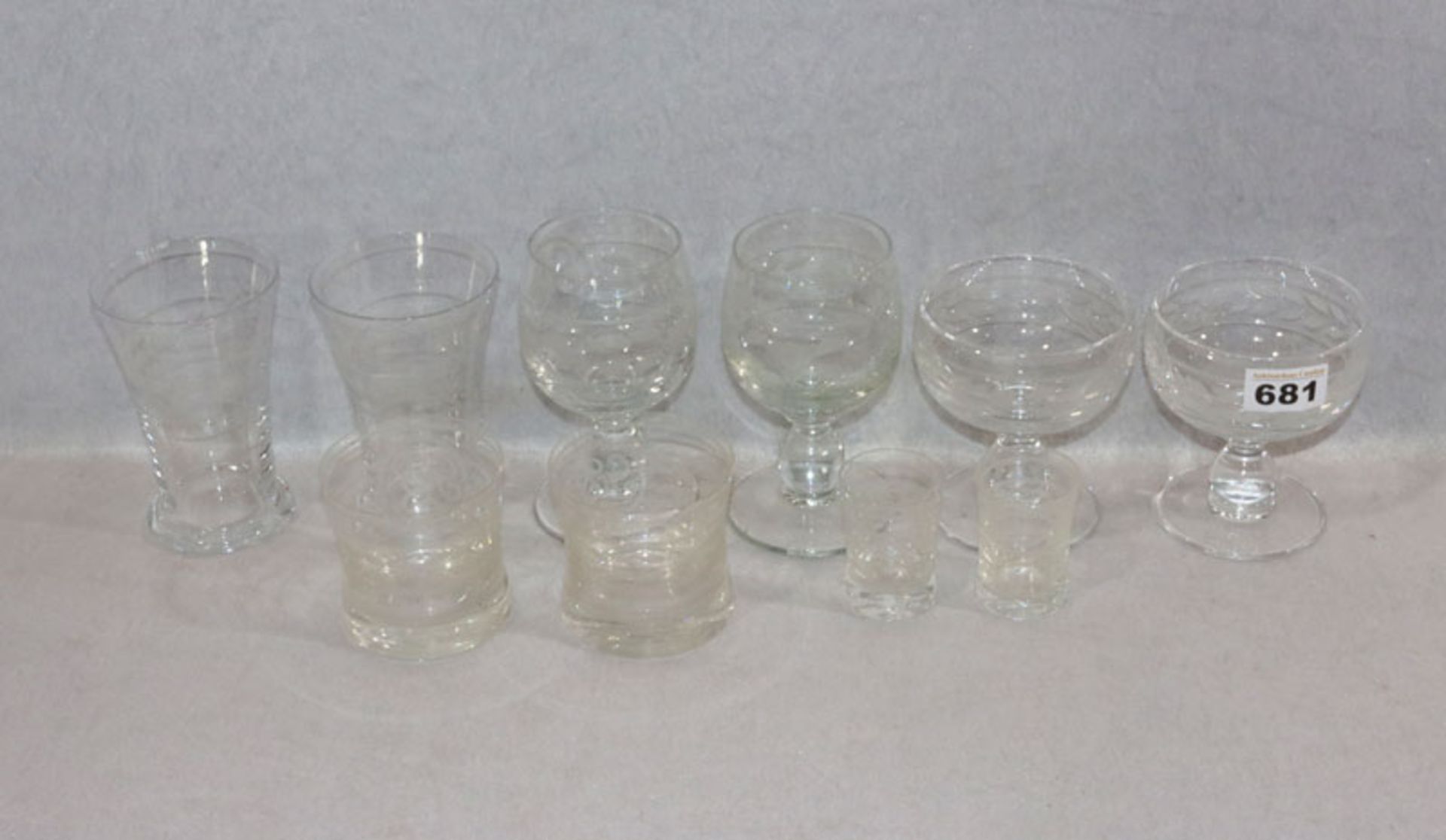 Trinkglas-Konvolut mit graviertem Dekor und Monogramm GSP, 8 Sektschalen 8 Weingläser, 5