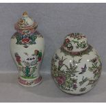 2 Deckelvasen mit asiatischem Dekor, H 22/29 cm, teils bestossen, Gebrauchsspuren